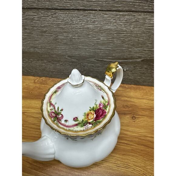 Royal Albert Ruby Celebration Ribbon Collection Christmas Teapot 7” - Picture 8 of 13